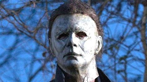 The Real Reason Michael Myers Never Runs In The Halloween Movies