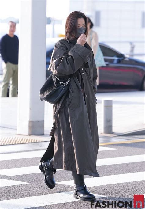 패션엔 패션엔 포토 전지현 가을 낭만 제대로 코트 자락 휘날리며 홍콩 출국