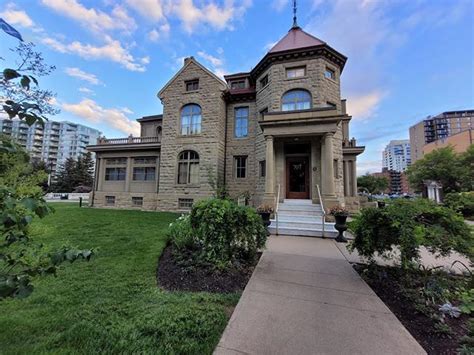 Best 7 Things to See in Lougheed House Calgary