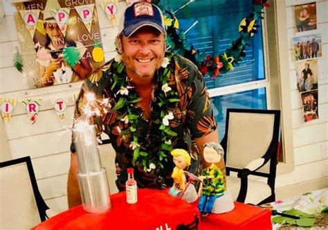 Blake Shelton Celebrates Birthday With Giant Tractor Cake Country Now