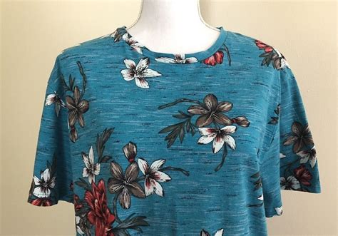 Day Age Women S Hawaiian T Shirt Large Blue With Red White Green