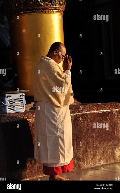 Buddhist Monk Praying At The Shwedagon Pagoda Stock Photo Alamy