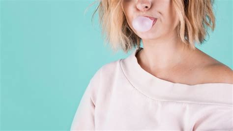 Comment Se D Barrasser Du Chewing Gum Coll Sur Les V Tements Il