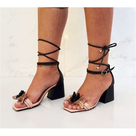 Sandália Feminina Salto Bloco Borboleta Preto Nude SS Sandália Sobressalto