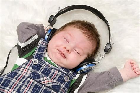 16 Popular Lullabies For Babies | Baby Essential Care