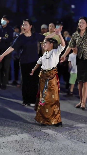 Little Dolma Tibetan Dance With Singing And Dancing Tibetan Girls