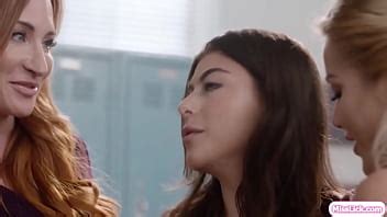 Lesbian Teachers Kissing Porn Videos LetMeJerk