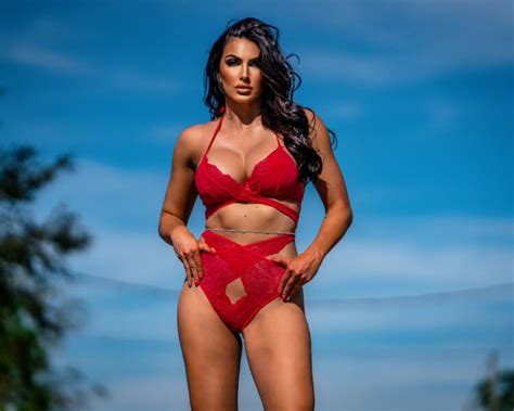 6 Hot Sexy Zoey McKay Bikini Pics