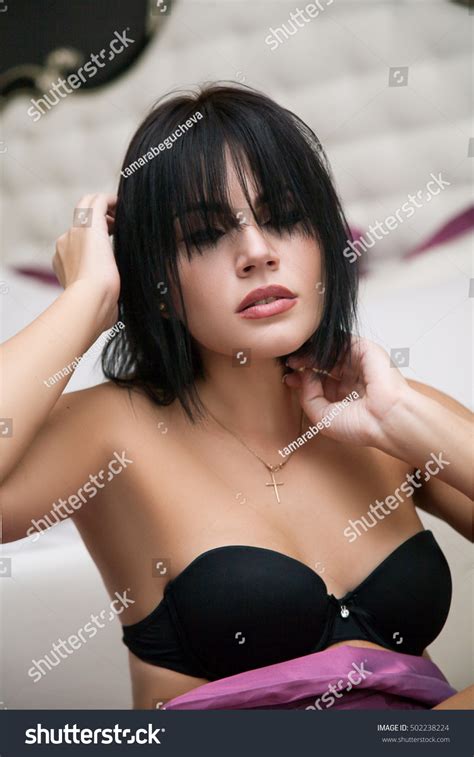 Sensual Portrait Attractive Nude Woman Straightens 스톡 사진 Shutterstock