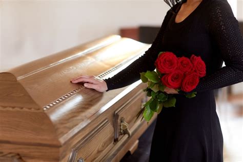 Open or Closed Casket Funeral Service: What's the difference?