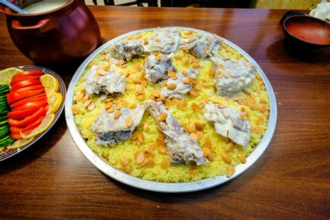 Jordanian uses volcano to cook traditional mansaf dish