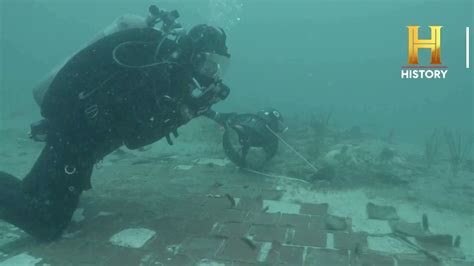 Judy Stahl On Twitter Rt Reuters Divers From A Documentary Crew