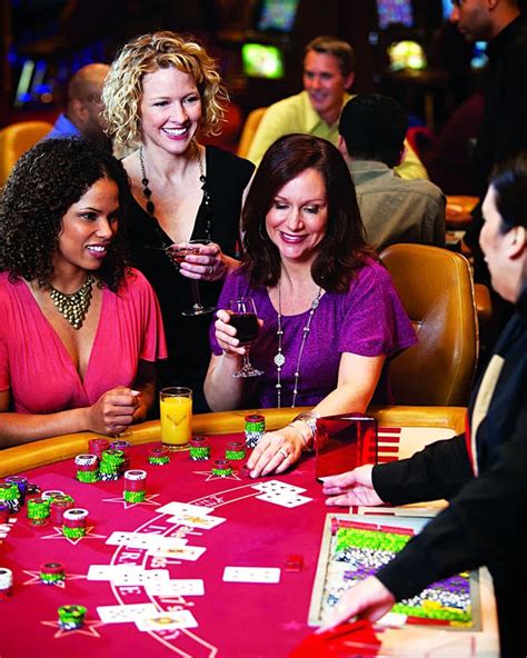 Experience the Thrill of Hollywood Casino!