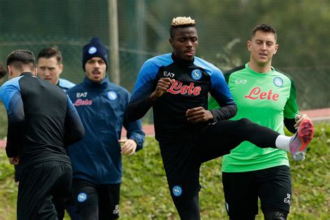 Napoli Milan Di Champions Probabili Formazioni Orario E Dove Vederla