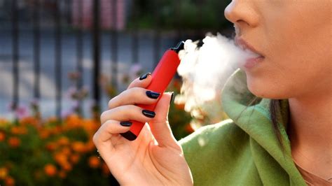 Vaping And E Cigarettes Rules About To Get Stricter In Government Crackdown Bbc Newsround