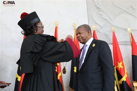 President takes office - Angola Embassy