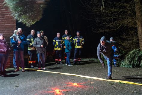 Fw Flotwedel Weihnachtsbaumweitwurf Der Ortsfeuerwehr Wienhausen Lockt