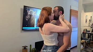 Corriéndose en el coño rosado de la pelirroja casada XVIDEOS