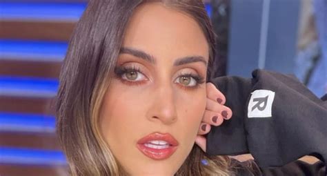 Sofía Rivera Torres celebra su cumpleaños con un colorido bikini