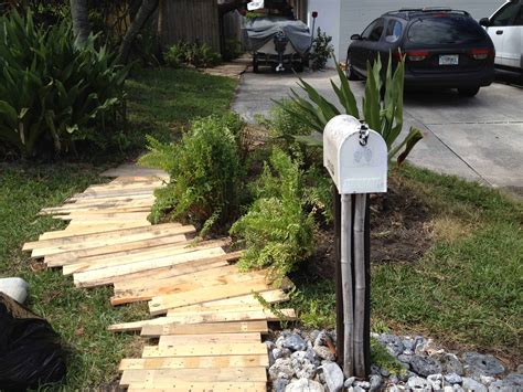 21 Pallet Garden Walkway Ideas