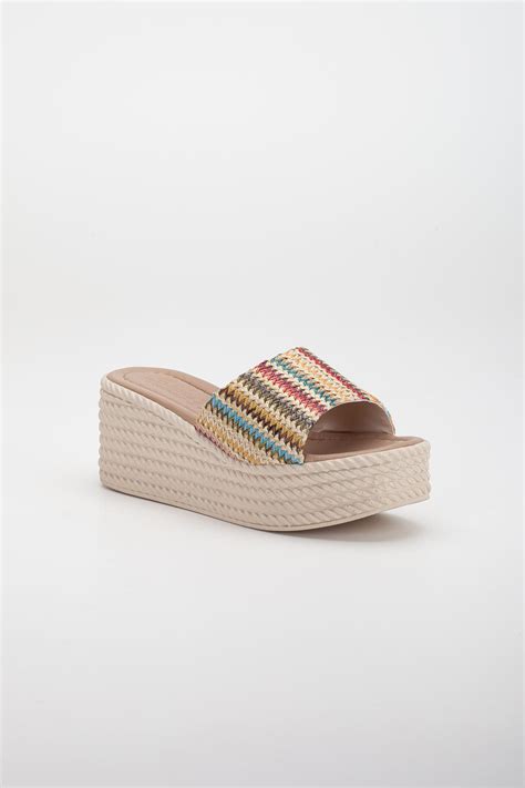 Hasır ve Düz Kalın Tekbant Nude Kadın Dolgu Topuklu Terlik