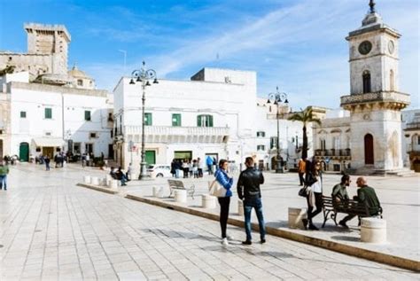 Puglia eten zonnen en slapen in deze kustregio in Zuid Italië