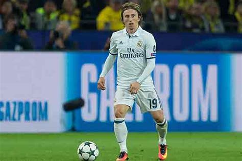 Luka Modric Extends His Real Madrid Contract To 2020 Sports Dunya News