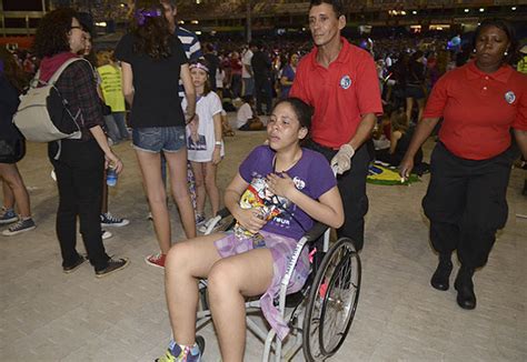 Médicos atendem 120 fãs antes do show de Justin Bieber no Rio 05 10