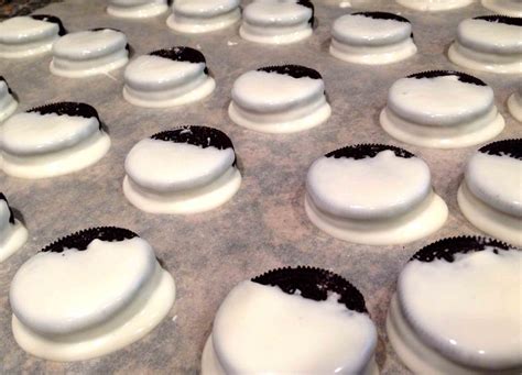 White Chocolate Dipped Oreos Dallas Duo Bakes