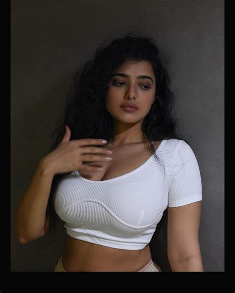 Ketika Sharma Hot Pics