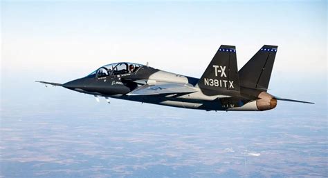 El Entrenador Avanzado Boeing Saab T 7A Red Hawk Realiza La Primera