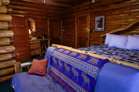 Lodge Rooms — Twin Pines Lodge and Cabins