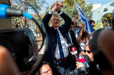 Coalición Azul y Blanco celebra sondeos que le dan victoria sobre