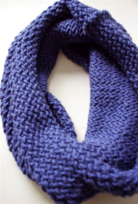 carinamdee: Easy Knitting Loom Infinity Scarf Tutorial