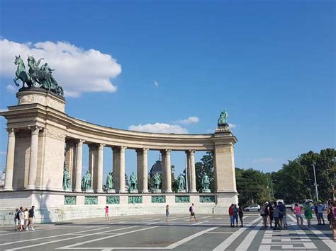 Hősök Tere Heldenplatz And Milleniumsäule Budapest Wanderungen Und