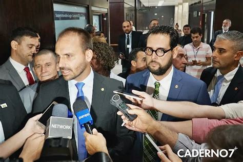 Caderno7 Eduardo Bolsonaro recebe a Medalha do Mérito Farroupilha