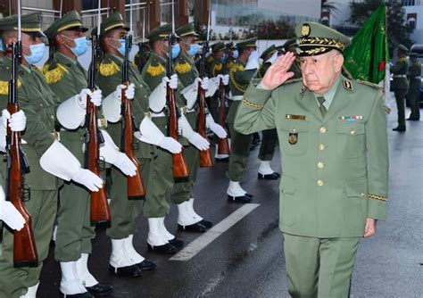 Représentant le président de la République le Général d Armée Saïd