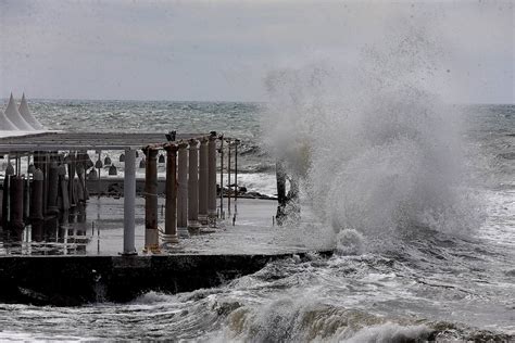 Fotos As Azota Un Temporal De Levante A Las Costas De M Laga Diario Sur