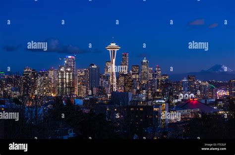 Seattle Washington Skyline From Famous Kerry Park Stock Photo Alamy