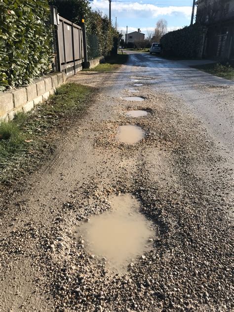 Mira Azzurra Via Minio Quando Piove Restano Le Pozzanghere Lungo La