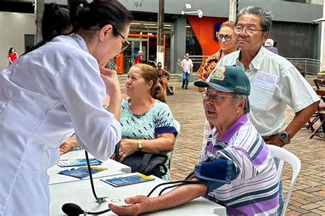 Saúde Promove Ações Em Alusão Ao Novembro Azul No Calçadão De Londrina