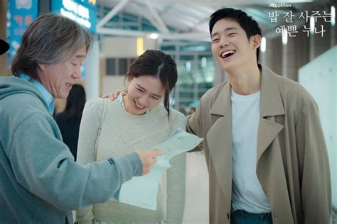 lí do khiến Đêm Xuân của Jung Hae In còn hot hơn Chị Đẹp Son Ye Jin xách dép cho nữ