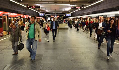 Six metro stations in Prague get Wi-Fi | Radio Prague International