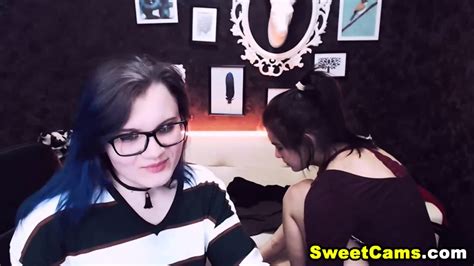 Teen Lesbians Gets Horny And Start Pleasing Each Other