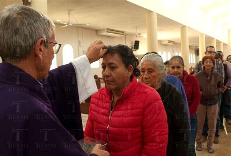 Feligreses celebran el Miércoles de Cenizas en La Paz