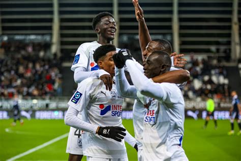 Ligue 2 Malgré un but de Papiss Cissé Amiens perd contre Bordeaux et