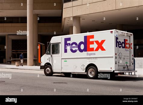 Fedex hi-res stock photography and images - Alamy