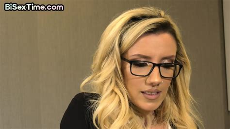 Bisexual Dudes Love Fucking In Threeway In Wet Pussy Holes