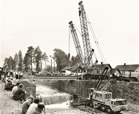 Kranbild Thum Innsbruck Demag TC 140 Autokran Portal Autokran