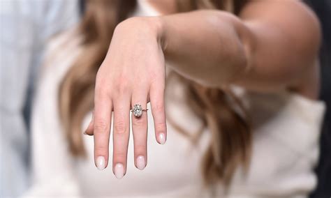 Tips Memilih Ukuran Untuk Cincin Kawin Anda Sesuai Ukuran Jari